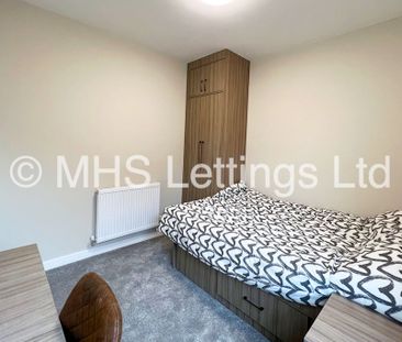 4 Bedroom Mid Terraced House for rent in Royal Park Road - Photo 2