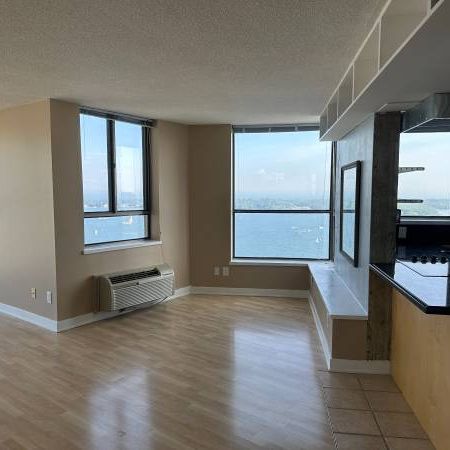 Harbourfront penthouse condo with spectacular views for rent - Photo 4