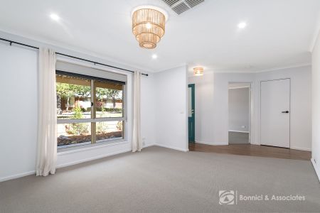 CHARMING HOME IN QUIET WEST WODONGA COURT - Photo 5