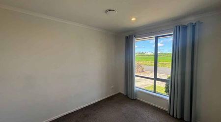 3 bedroom Family Home - Photo 2