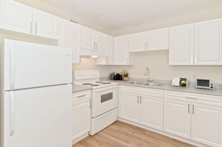 Radisson Village II - Photo 2