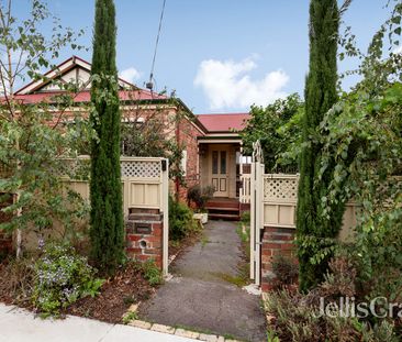 Warmth, Character & Convenience in the Heart of Rosanna - Photo 6