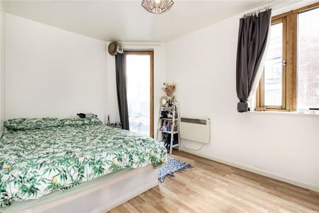 3 bedroom flat to rent - Photo 4