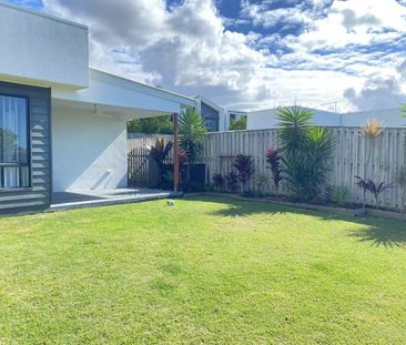 Modern 4-Bedroom Family Home in the Heart of Pimpama - Photo 3