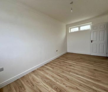 Hill View, Cardiff, Fairwater - Photo 3