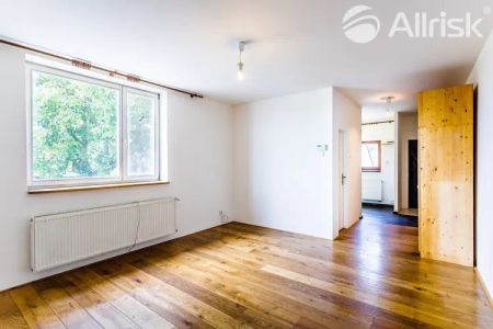 PRONÁJEM BYTU 1+KK 38 m - Fotografie 3