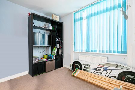 3 Bedroom House - Terraced - Photo 4