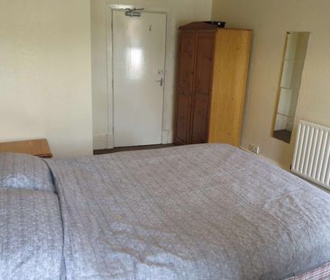 Large and bright spacious house share Room 2 - Photo 4