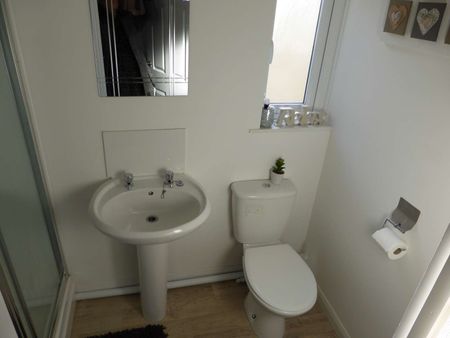 Ann Street Room 3 - Photo 4