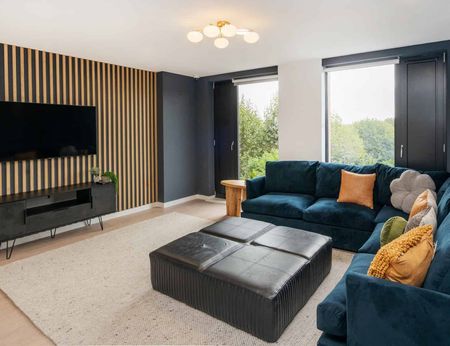 Bedroom Bronze (Shared Bathroom) - Photo 2