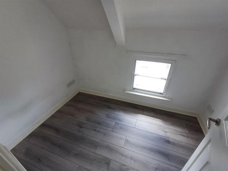 White Lion, Cowbridge Road West, Cardiff - Photo 4