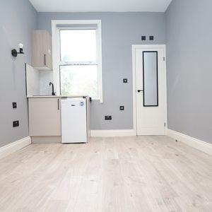 Studio Flat, Nightingale Grove, SE13 - Photo 2
