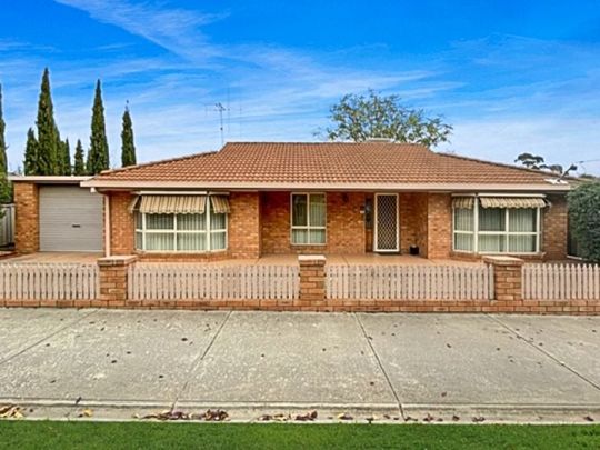 78 Sternberg Street, Kennington - Photo 1