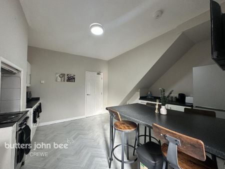 1 bedroom in a house share to rent - Photo 3