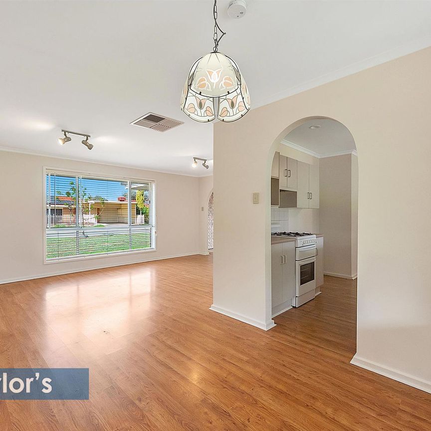 3 Bedroom home - ticks all the boxes PLUS offstreet parking for additional vehicles! - Photo 1