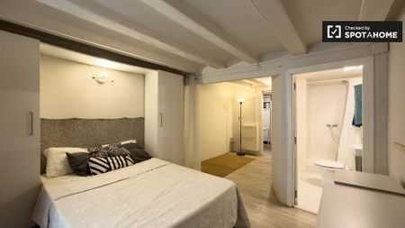 barcelona, Catalonia 08004 - Photo 4