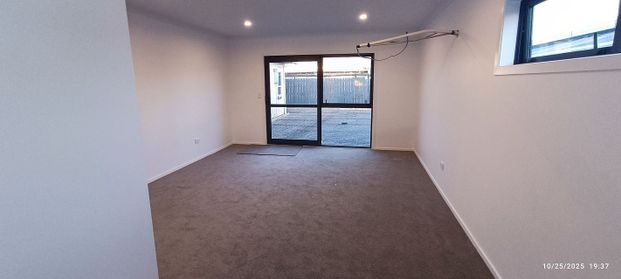 BRAND NEW Studio Flat - Photo 1