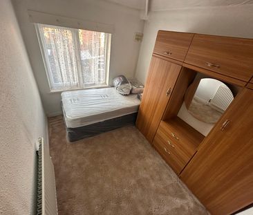 Room in a Shared House, Fox Green Crescent, B27 - Photo 1