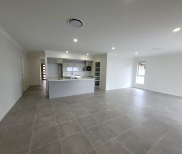 Spacious 4-Bedroom Home in the Endeavour Estate - Photo 6