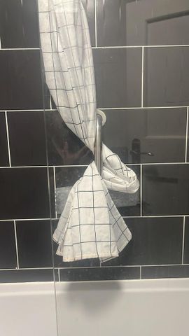 1 bedroom in a flat share to rent - Photo 3