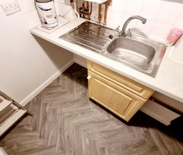 2 bedroom end of terrace house to rent - Photo 6