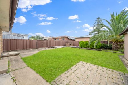 Well Presented Three-Bedroom Home&excl; - Photo 5