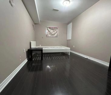 For Lease - 5292 Longhouse Crescent, Mississauga, Ontario - Photo 4
