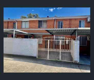 RENOVATED TOWN HOUSE - Photo 6
