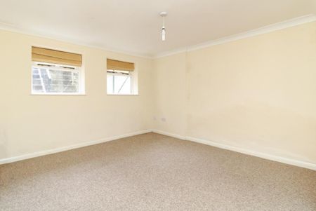 1 bedroom ground floor flat to rent - Photo 2