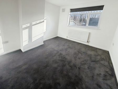 3 bedroom House To Let Total Size: 1045 SQ FT - Photo 5