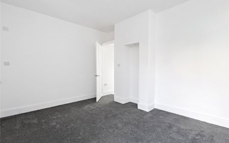 Monument Green, Weybridge, Surrey, KT13 - Photo 3