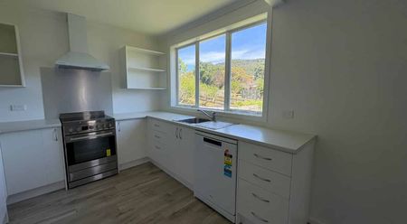 Four Bedroom Home - Close to CBD - Photo 3