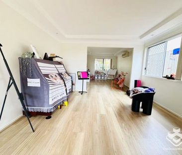 Stunning Family Retreat at Prime Shailer Park Location! - Photo 5