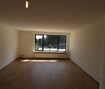 Een gerenoveerd appartement op de benedenverdieping rechts van de r... - Foto 6