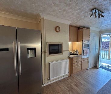 3 bedroom terraced house to rent - Photo 2