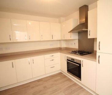 3 bedroom end of terrace house to rent - Photo 2