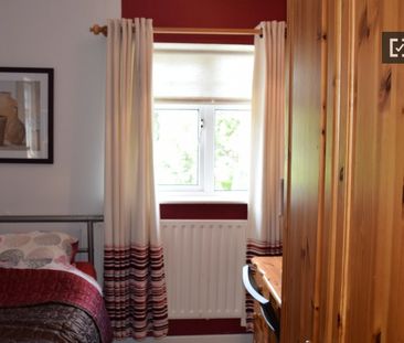 Beautiful room in 4-bedroom apartment in Santry, Dublin - Photo 2