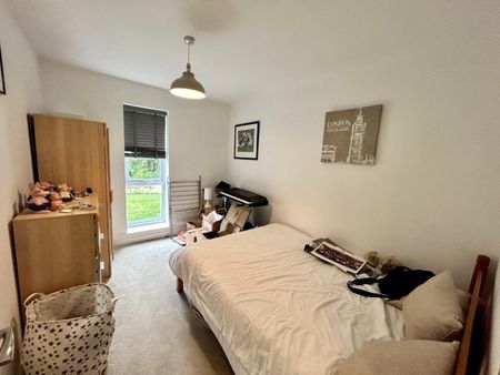 2 bedroom Flat To Let - Photo 4