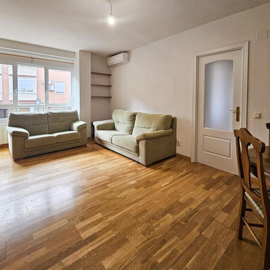 Piso de alquiler en Calle Convento, Casco Antiguo - Photo 1