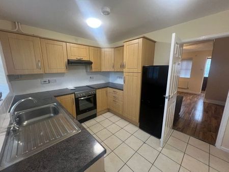 Clos Eileen Chilcott, Abertawe, SA7 - Photo 3