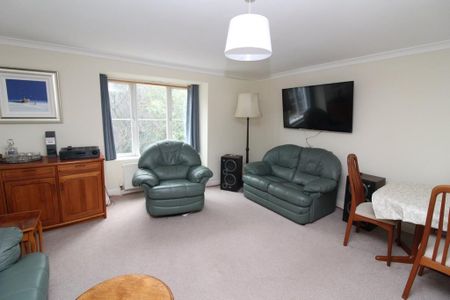 1 bedroom in a house share to rent - Photo 2