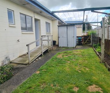 Two-bedroom unit available for rent in a prime location - Photo 2