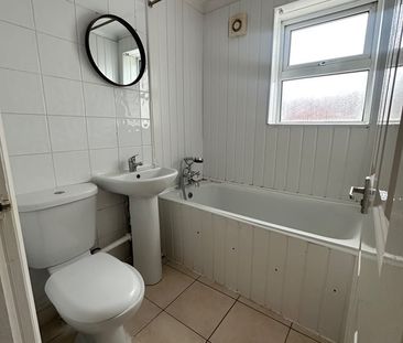 2 Bed Terraced House, Harrow Road, E11 - Photo 6