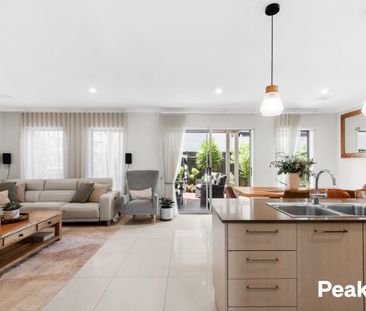 Spacious 5-Bedroom Family Home With Multiple Living Areas And Alfresco - Photo 2