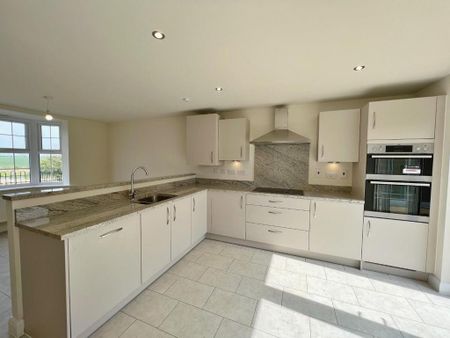 4 bedroom detached house to rent - Photo 3
