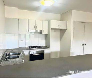 Modern two-bedroom unit in a prime location - Photo 5