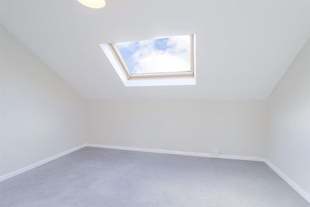 A 2 Bedroom Flat in Central Cheltenham GL53 7RB - Photo 2