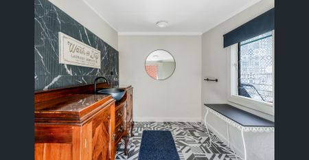 Stunning Fully Renovated Victorian Home "Sapphire" - Photo 2