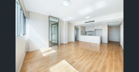 Golden location in Burwood, 2 bedrooms High Level with open views - Photo 2