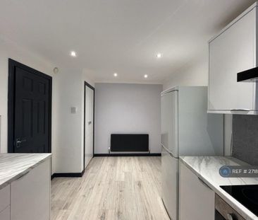 3 bedroom end of terrace house to rent - Photo 5